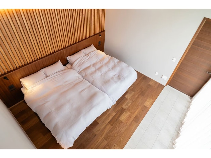 BEDROOM2。各部屋にシモンズ製ダブルベッド２台とロフト寝具１組がございます。