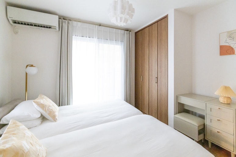 寝室１：シングルベッド２台