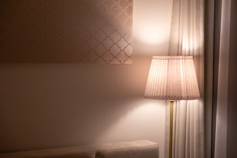 寝室２：シングルベッド４台