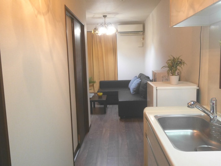 2階のキッチン・リビングです。水道は浄水器のカートリッジを設置しております。