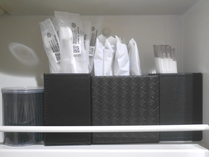 アメニティは歯ブラシ、くし、髭剃り、綿棒などご用意させて頂いております。