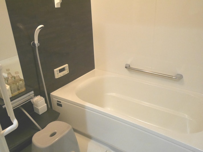 広々とした浴槽がございます。