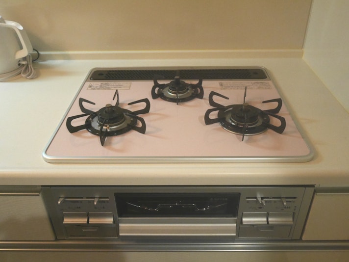 3口のガスコンロがございます。