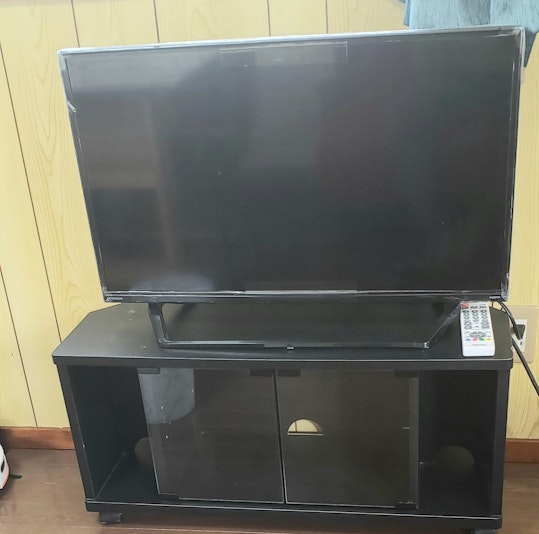 後部屋32型TV