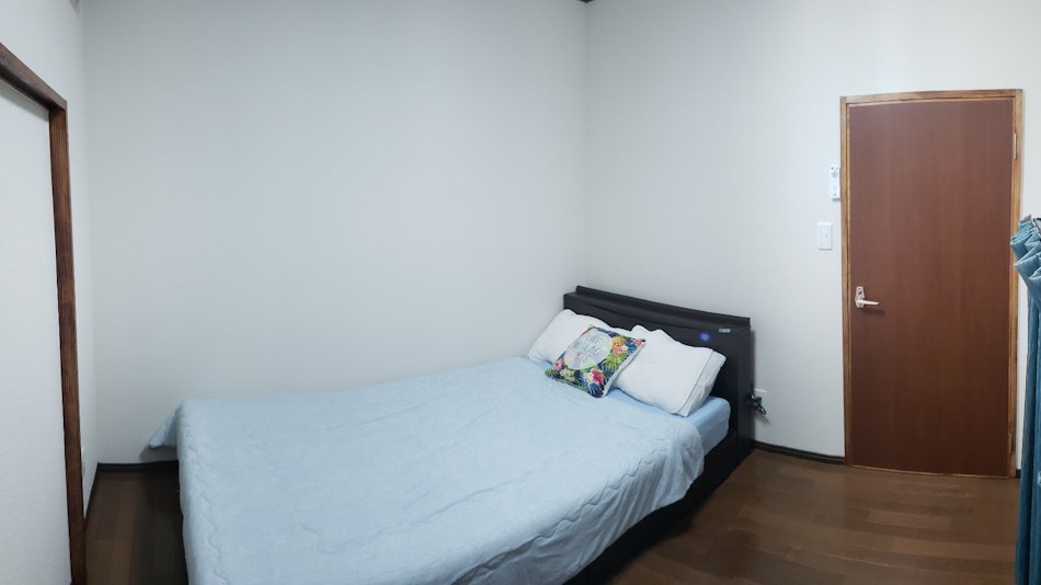 前の部屋2セミダブルベッド