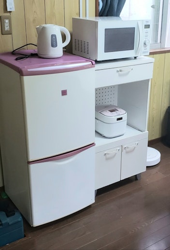 後部屋冷蔵庫炊飯器レンジケトル