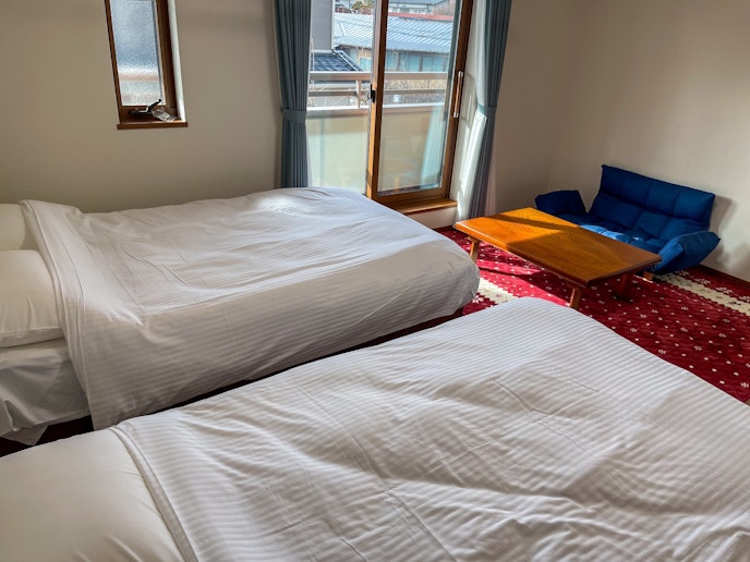 寝室は日当たりが抜群で、明るく心地よい雰囲気が広がっています