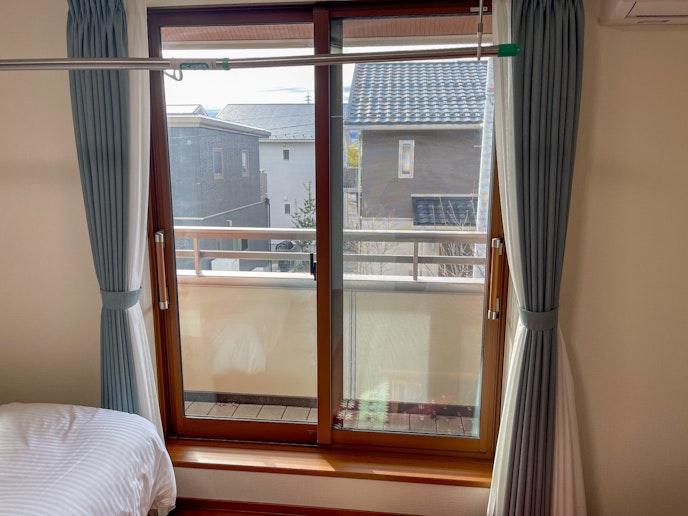 寝室からはバルコニーにつながっております！