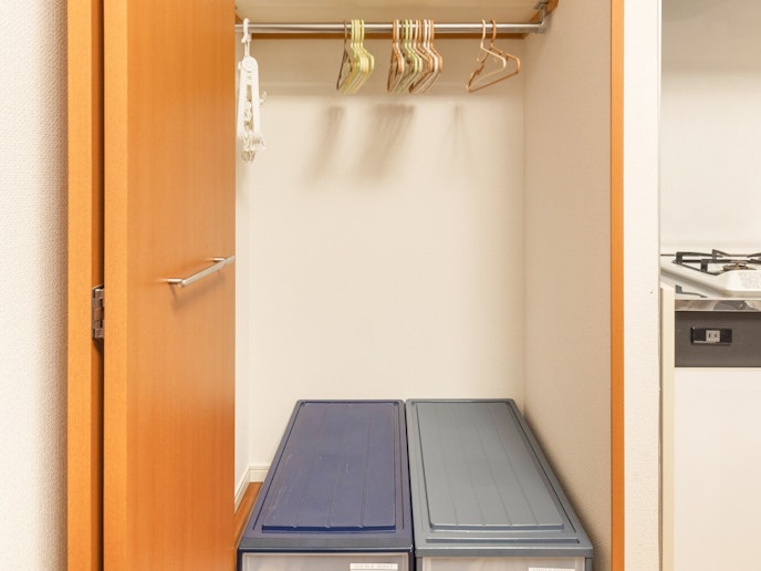 ・【クローゼット】上着や荷物を収納すればお部屋を広く使えます