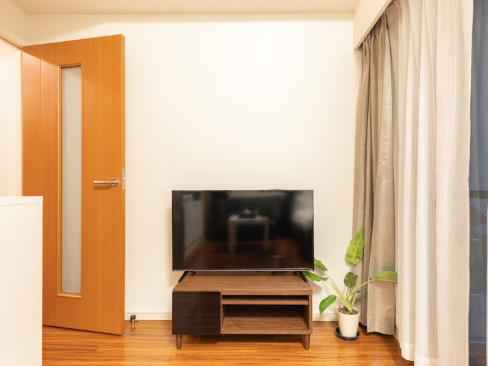 ・【お部屋】薄型テレビを完備。インターネットTVの視聴も可能です