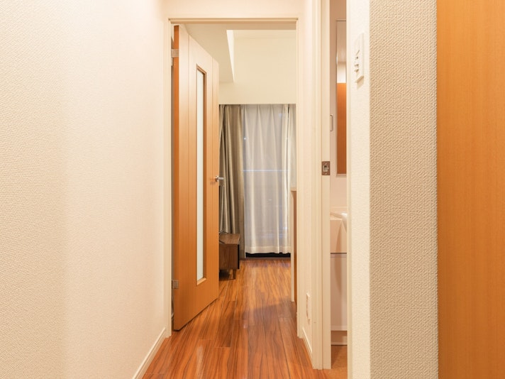 ・【玄関】ドアを開ければすぐにお部屋に繋がるワンルームの間取りです