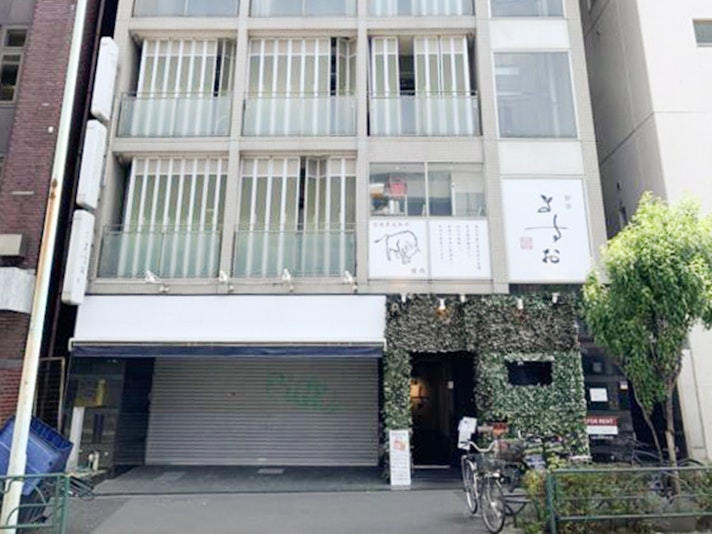 ・【外観】新宿歌舞伎町の繁華街のど真ん中に立地しております