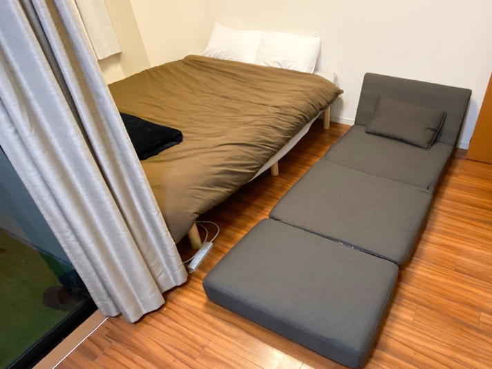 ・【お部屋】シングルベッドを3台設置（写真の寝具は実際と異なります）