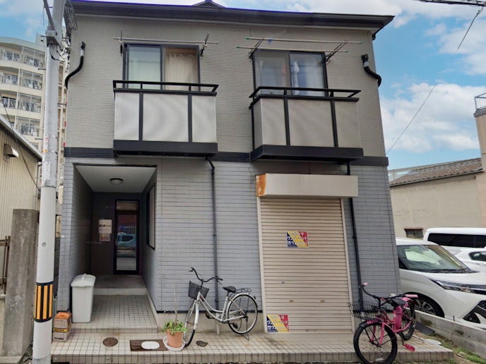 ・【外観】JR環状線。今宮駅から徒歩1分！ホストも近くに住んでいるので安心