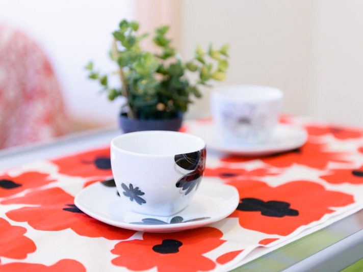 ・【キッチン】可愛らしいコーヒーカップで憩いのティータイムをどうぞ