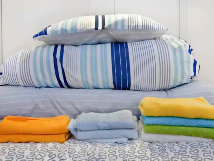 ・【アメニティ】ふかふかのお布団、色とりどりのタオルをご用意しております