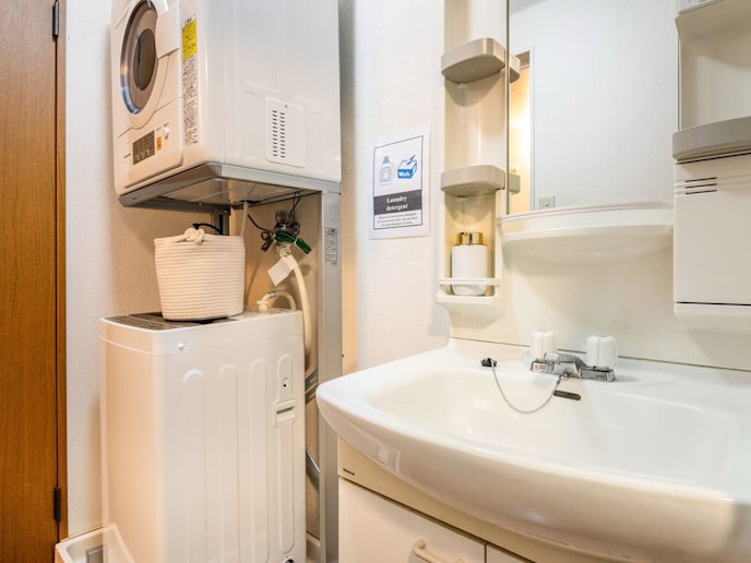 ・【洗面所】広々した洗面台をご用意、朝の準備もこれで安心