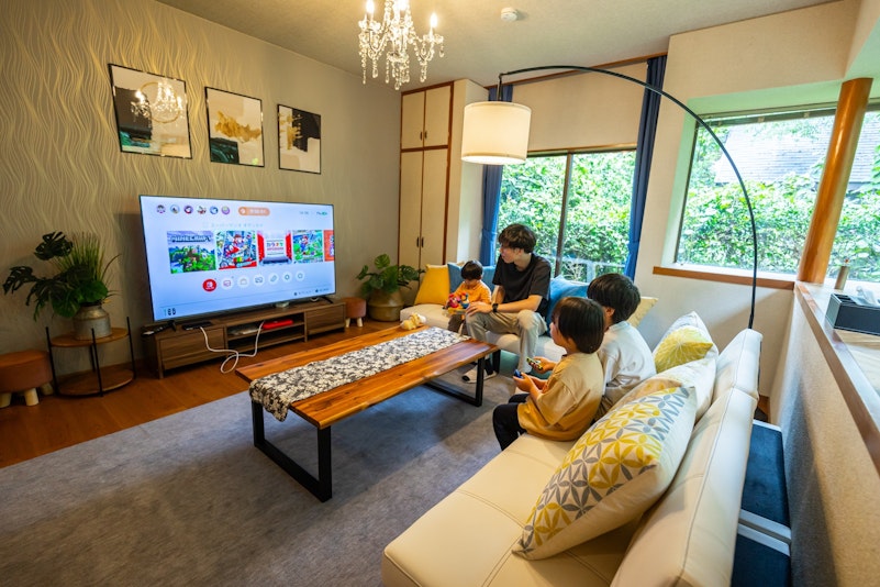 ニンテンドースイッチ接続端子あり、本体もってきていただければ65型大画面でゲームを楽しめます！