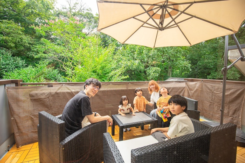 2階ベランダからは緑広がる景色が楽しめます