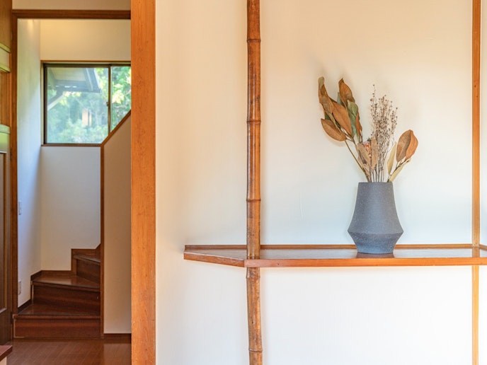 ・【玄関】和風の玄関が温かく迎えてくれます。フロントはございません（セルフチェックイン）