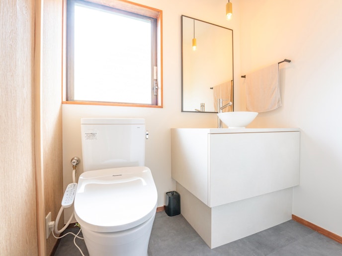 ・【トイレ】温水洗浄便座付で快適です。1階と2階に1カ所ずつ設置