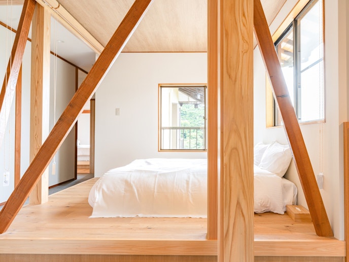 ・【洋室】2階のラウンジ横にあるお部屋です