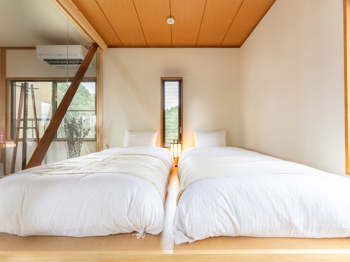 ・【和洋室】ロータイプベッドを小上がりに設置しています