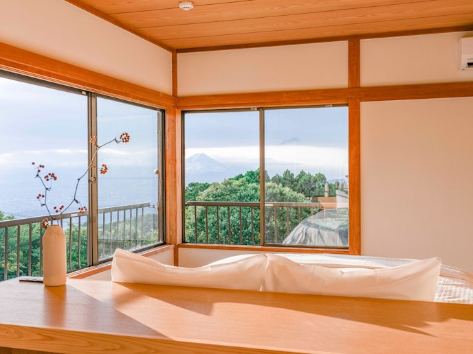 ・【洋室】天気の良い日はお部屋から富士山を一望でき豊かな自然を満喫できます