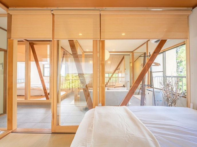 ・【和洋室】ロールスクリーンカーテンを下ろせば、外からの視線も気になりません