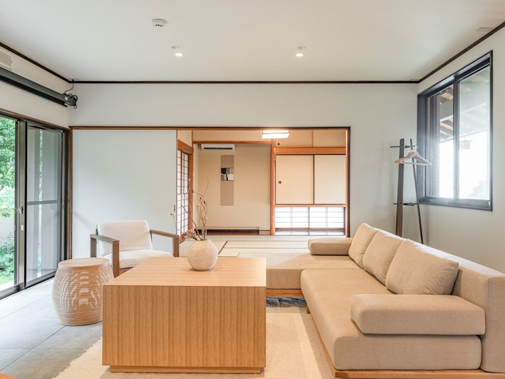 ・【リビング】最大15名様まで、ワンちゃん同伴で泊まれる貸別荘です