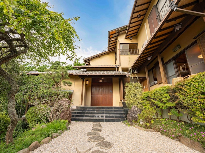 ・【外観】木造建築ならではの温もりと現代的な快適さを兼ね備えております