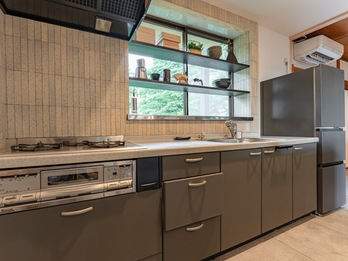 ・【キッチン】3口ガスコンロやオーブンレンジ、冷蔵庫、炊飯器等を取り揃えております