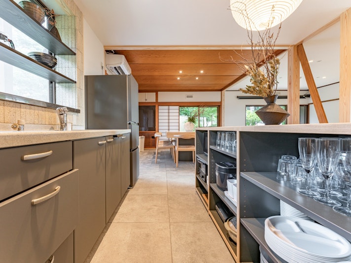 ・【キッチン】人数分の食器類やカトラリーをご用意しております