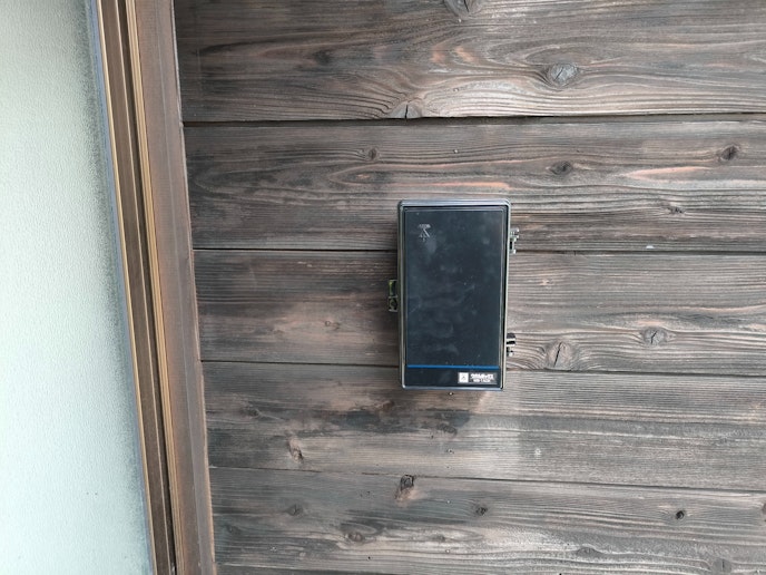 玄関右手壁に鍵ボックスがあります。宿泊日近くに鍵番号をお伝えします。