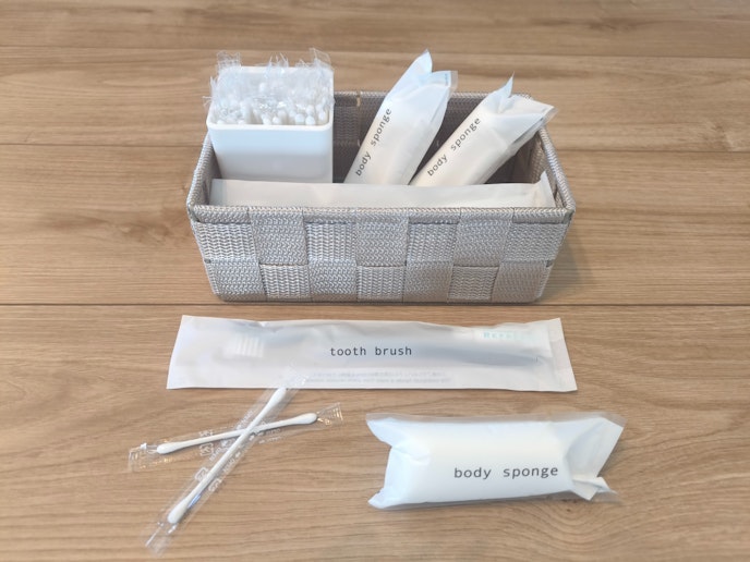 アメニティも人数分ご用意（歯ブラシ・歯磨き粉・ボディスポンジ・綿棒）