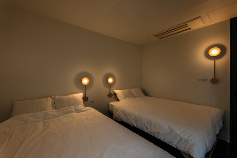 当施設は2部屋のベッドルームを完備。ダブルベッドルームには、ダブルサイズのベッドが2台あるため...