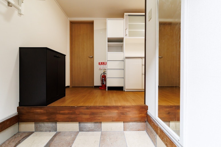 玄関　姿見あり