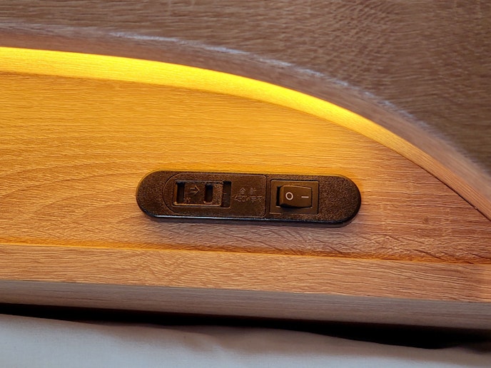 ローベッドのコンセント、ヘッドボードライト