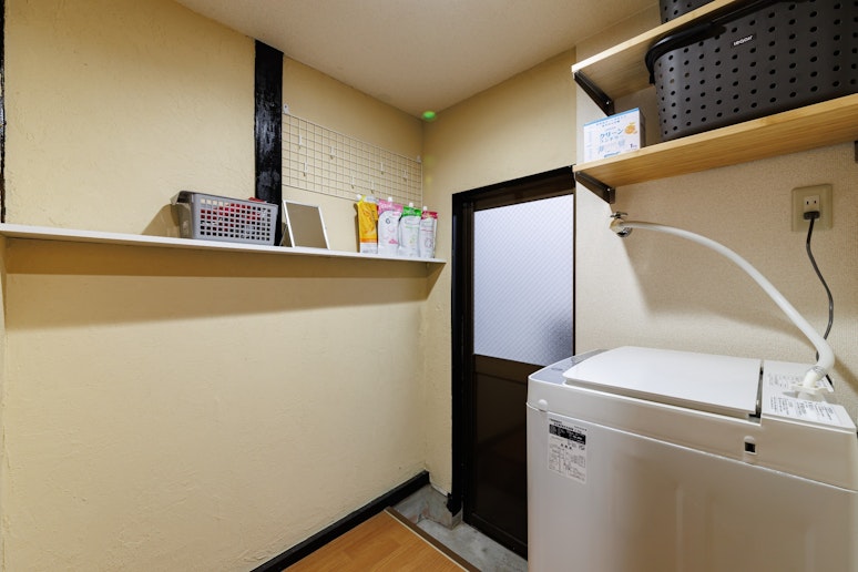 ランドリー　洗剤、バスルーム用消耗品あり