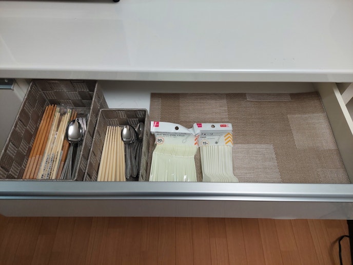 食器類　キッチン引き出しにご用意しています。