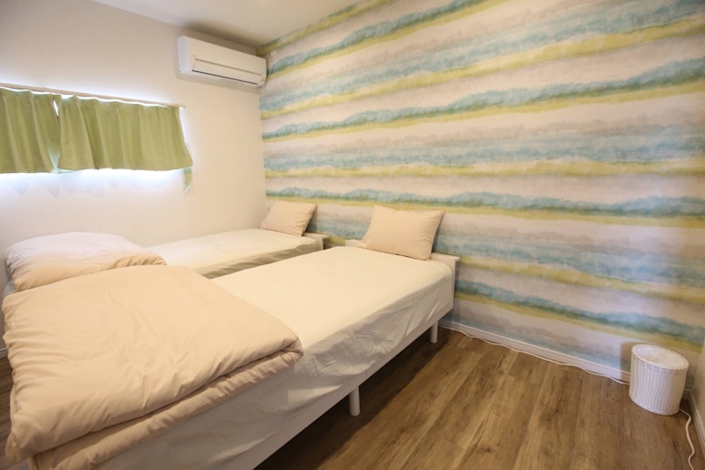 2階の寝室2名部屋　Second-floor bedroom for two guests.