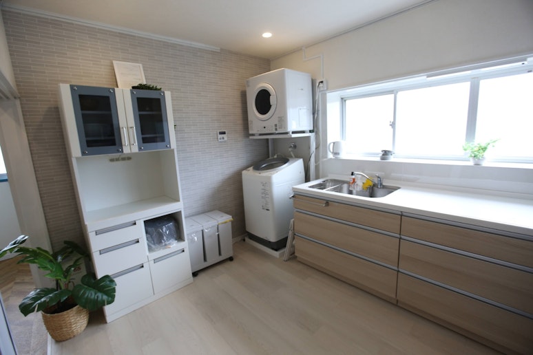 ひろびろとしたキッチンスペース　A spacious kitchen area.