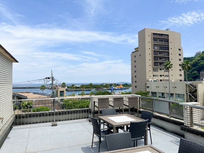 ・【テラス】4階からは海を望むことができます。リゾート気分を満喫