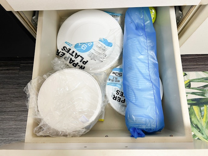 ・【食器類】使い捨てできる紙皿や紙コップもございます