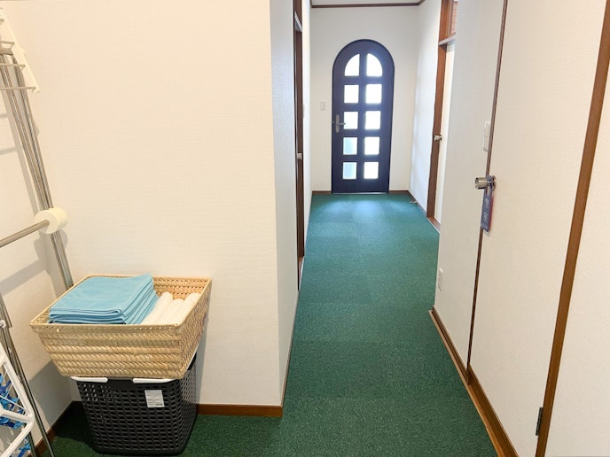 ・【3階廊下】4LDKのワンフロアで8名様まで泊まれます