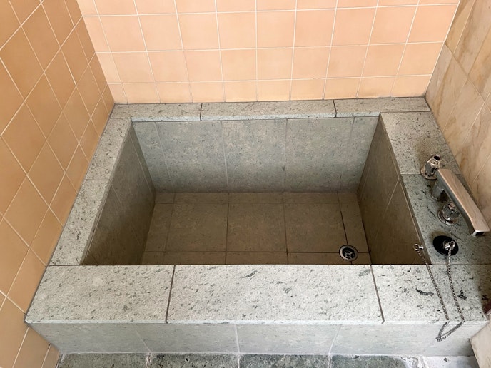 ・【2階バスルーム】手足を伸ばしてリラックス。1日の疲れを癒してください