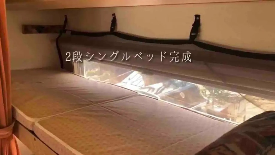 上段セミシングルベッド　体重60Kg位までの方のご利用にてお願いします。