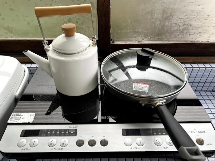 IHクッキングヒーター・フライパンなど基本的な調理器具を完備...
