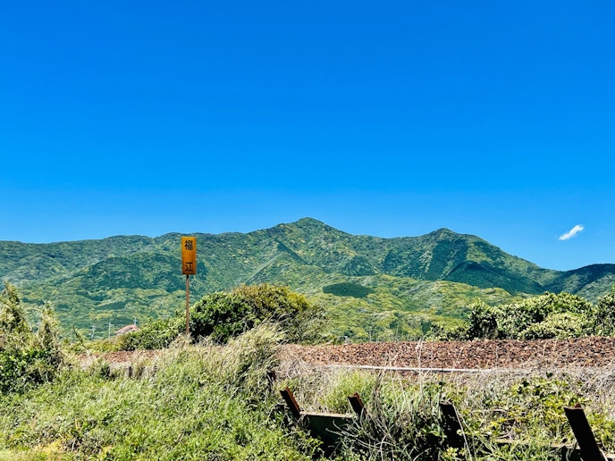 海側の反対の景色は、雄大な山々が広がります。