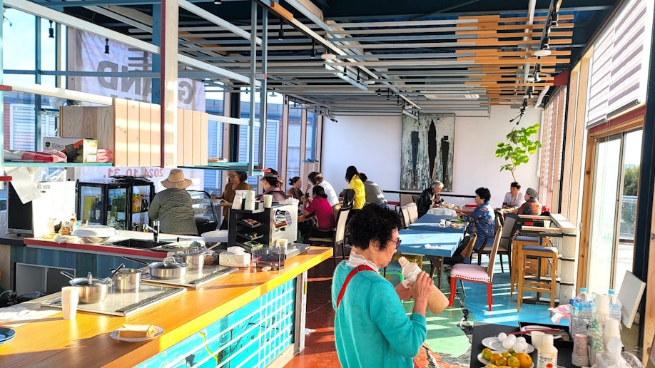 カフェラウンジ